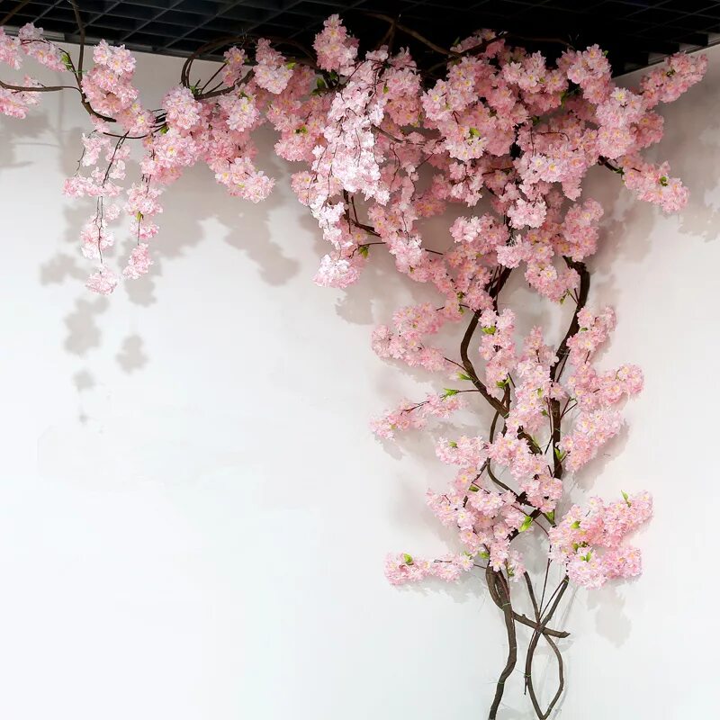 Искусственное дерево сакура. Ветка ампельная Сакура. Сакура из изолона. Декор искусственными цветами. Искусственные цветы в интерьере.