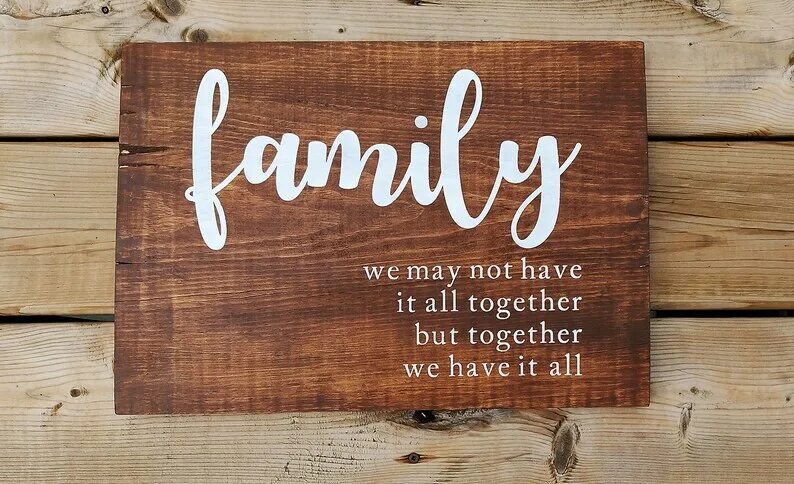Слова браун. Wood Family логотип. Family Word Wood. Family леттеринг. Family sign.