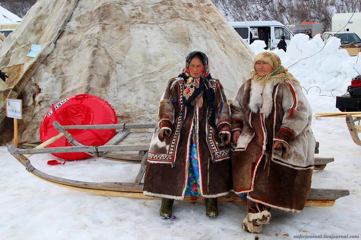Описание промыслов народов севера. Промослы народа севера. Дальний восток народные промыслы названия. Художественные промыслы народов севера. Ремесла народов севера россии.