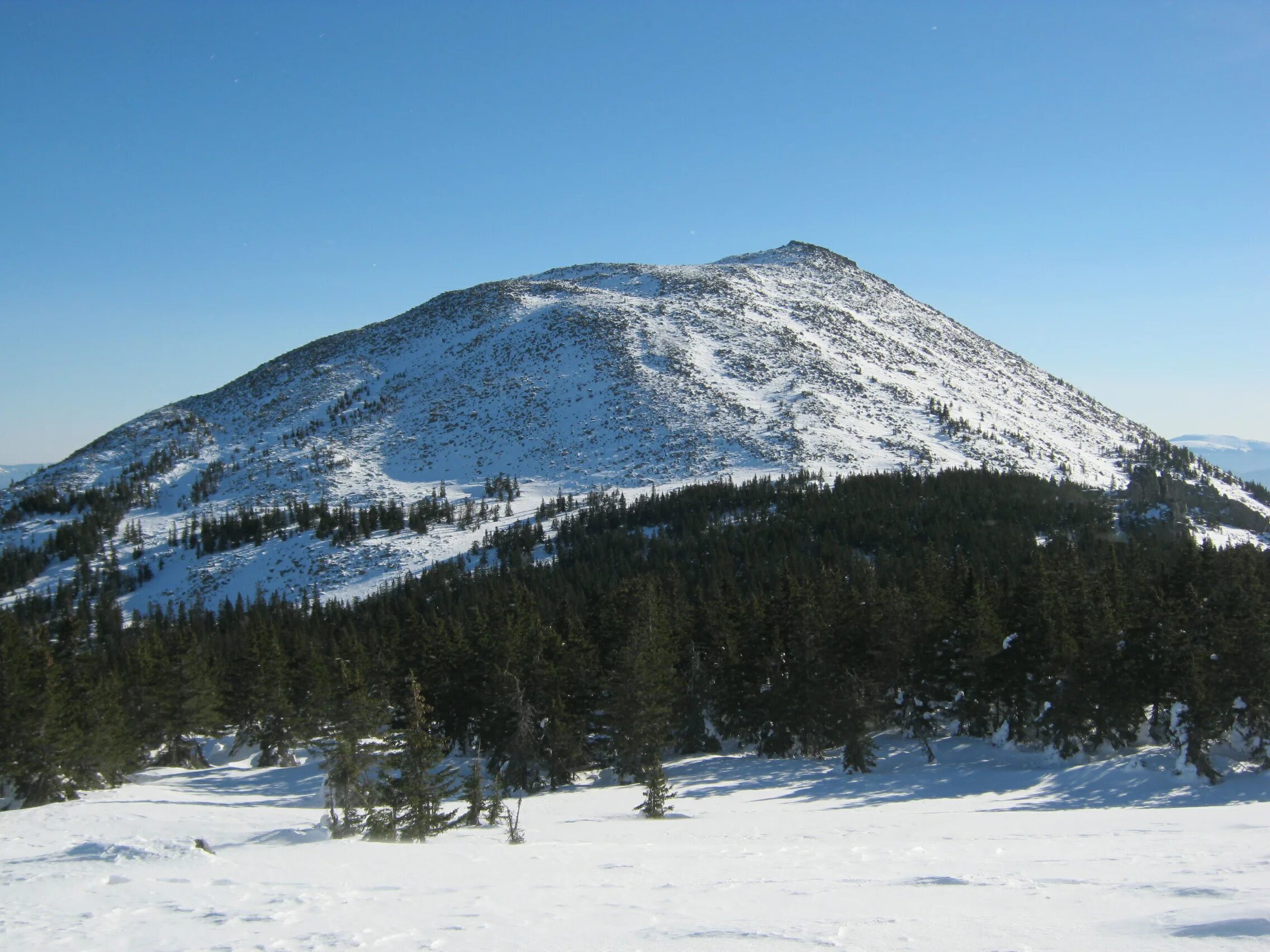 Зигальга национальный парк. Гора малый ямантау. Шеломы зигальга. Гора большой шелом хребет зигальга. Гора шелом башкирия.