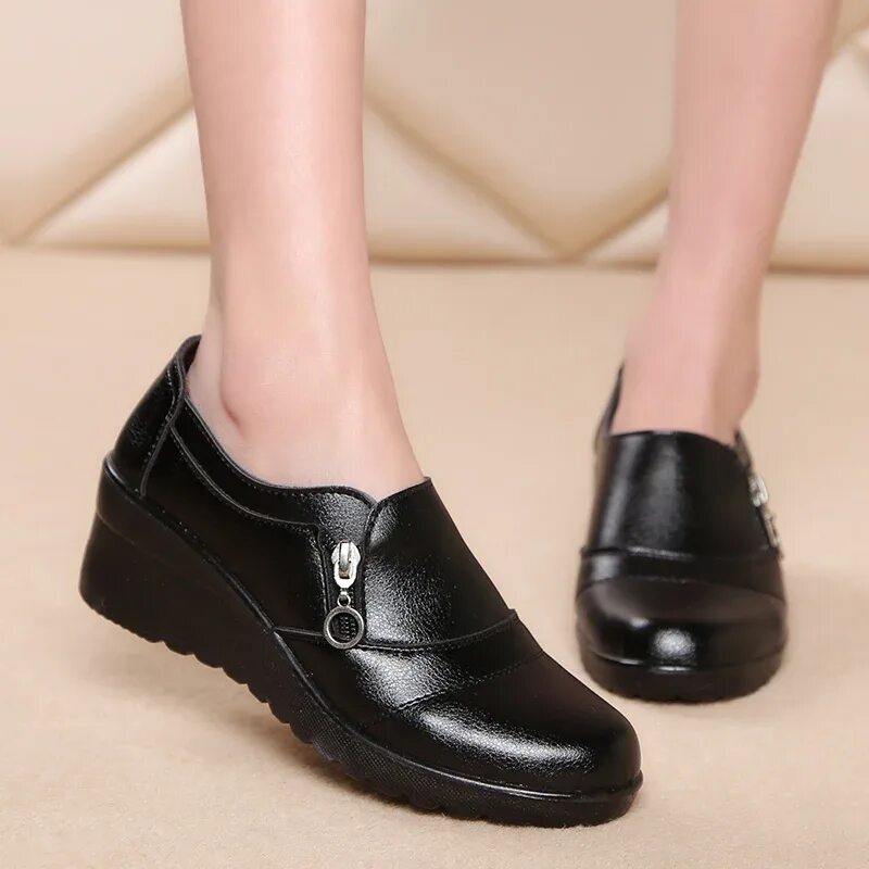 Осенние туфли женские. Ankle strap туфли. Туфли на плоской подошве с ремешком. Туфли на плоской подошве женские. Туфли черные без каблука.