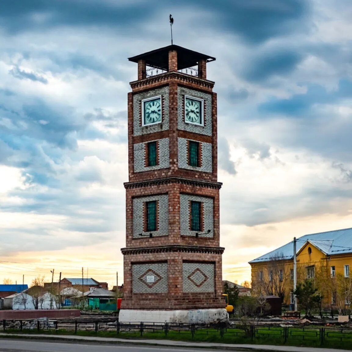 Новосибирск татарский сегодня. Город Татарск Новосибирская область. Татарск башня с часами. Башня бргьен Татарск. Татарская Новосибирская область.