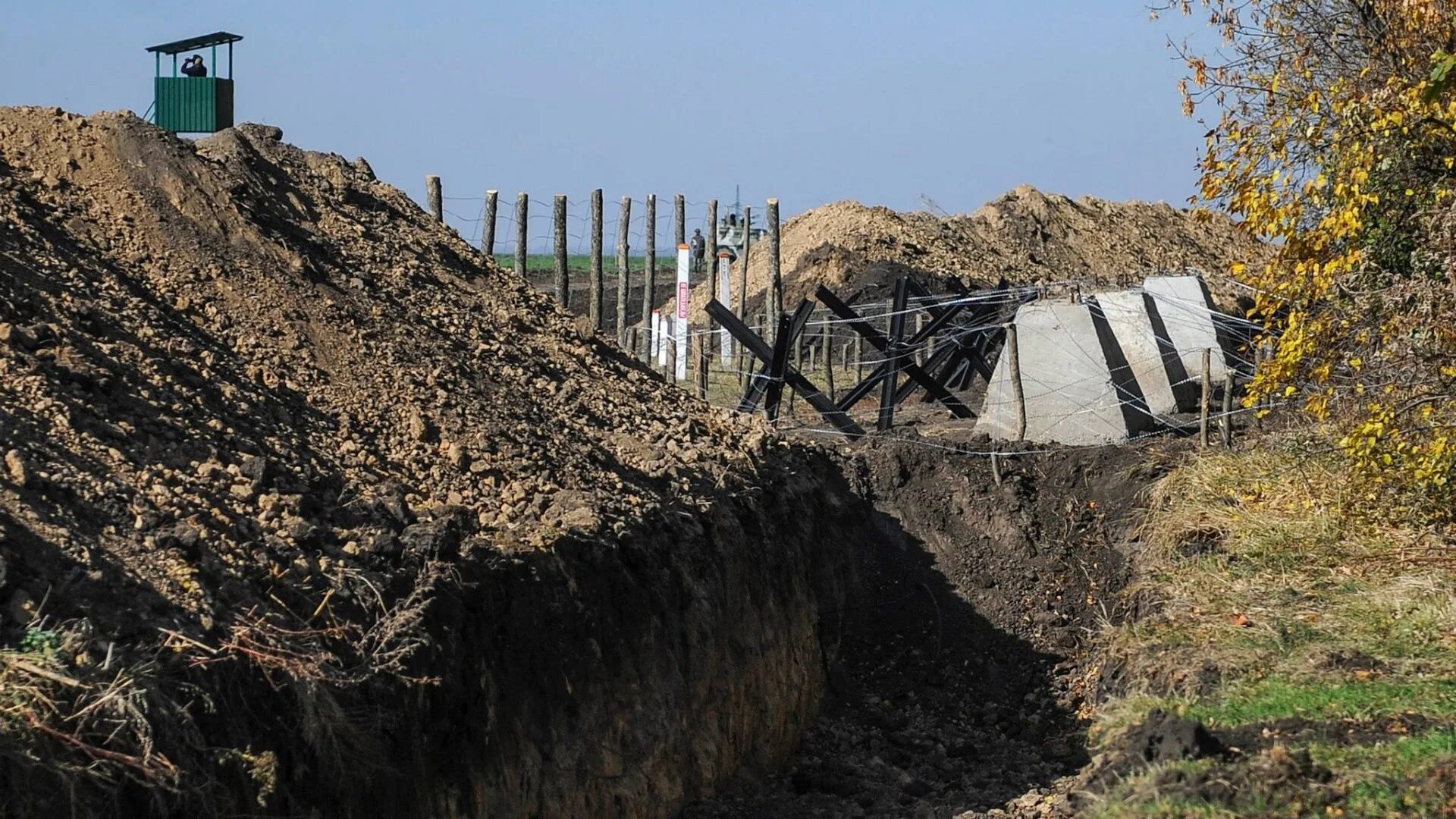 Проект стена работа. Ров яценюка. противотанковый ров на границе с украиной. стена на границе украины с россией. противотанковый ров на украине.