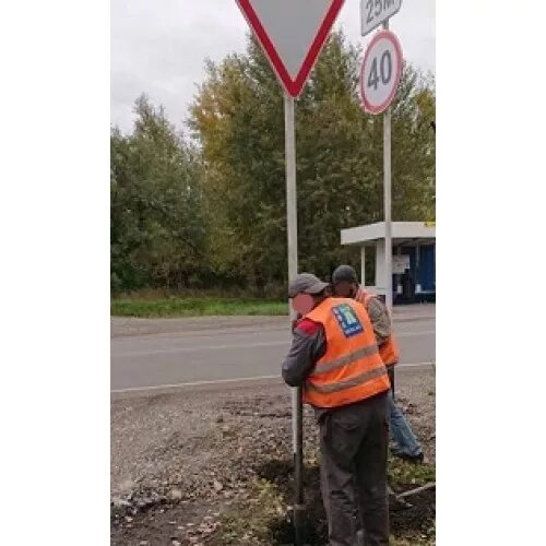 Опоры дорожных знаков. Монтаж дорожного знака. Крепление опоры дорожных знаков. Столб под дорожный знак. Подосновы дорожных знаков