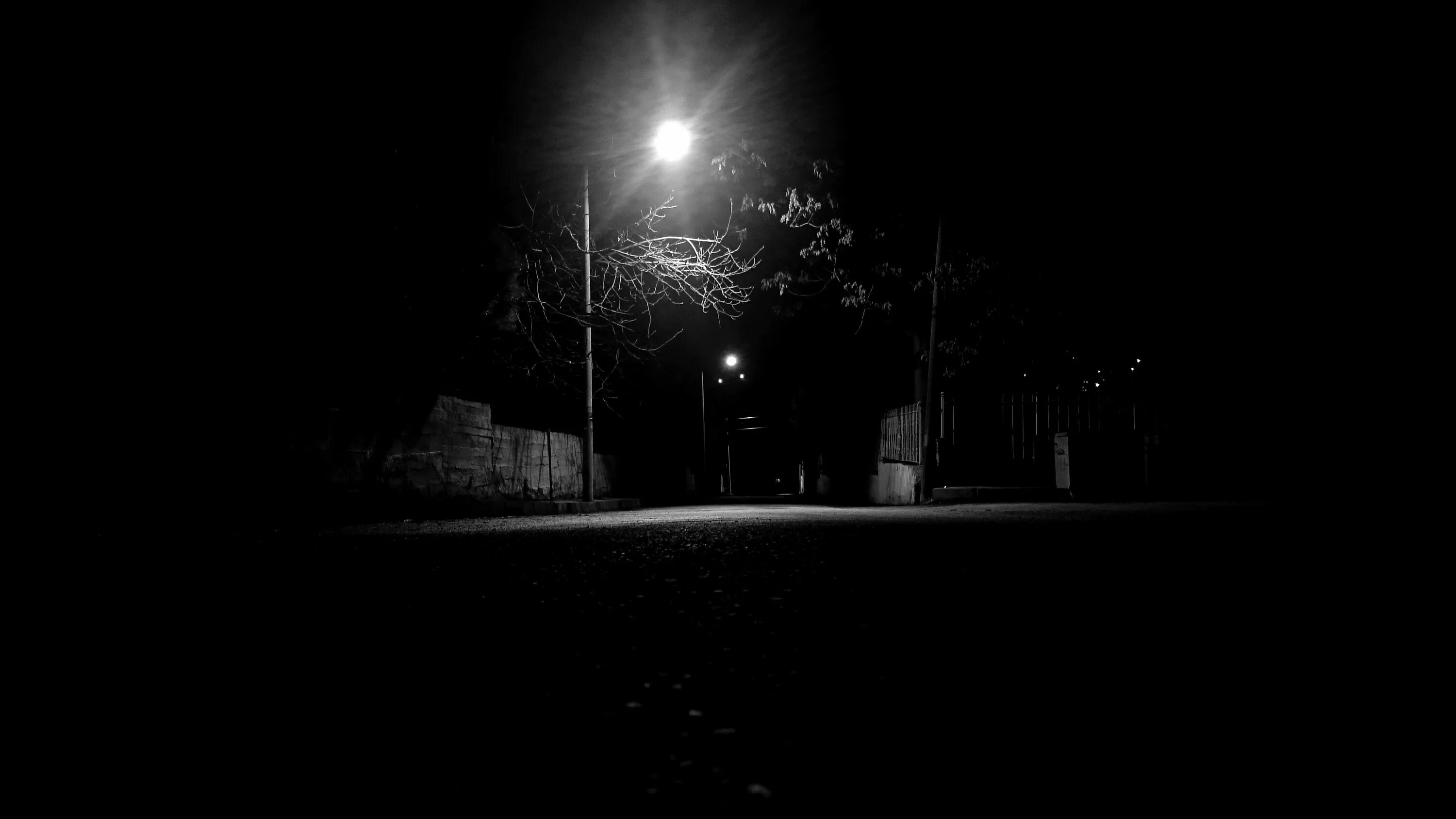 Пустая темная улица. Темная улица без фонарей. Ночная улица с фонарями. Темная улицабещ фонарей. Видео ночью полные