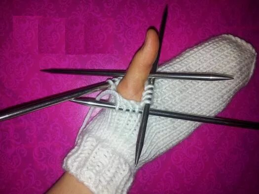 вязка на четырех спицах. как связать 4 спицы. как вязать носки спицами для начинающих пошагово. как вязать круг спицами. вязка на четырех спицах.