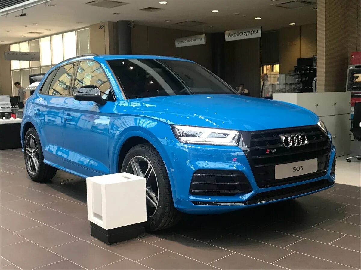 Купить ауди новую у официального дилера. Audi q5 Blue. Ауди sq5. Audi q5 синяя. Ауди sq5 синий цвет.