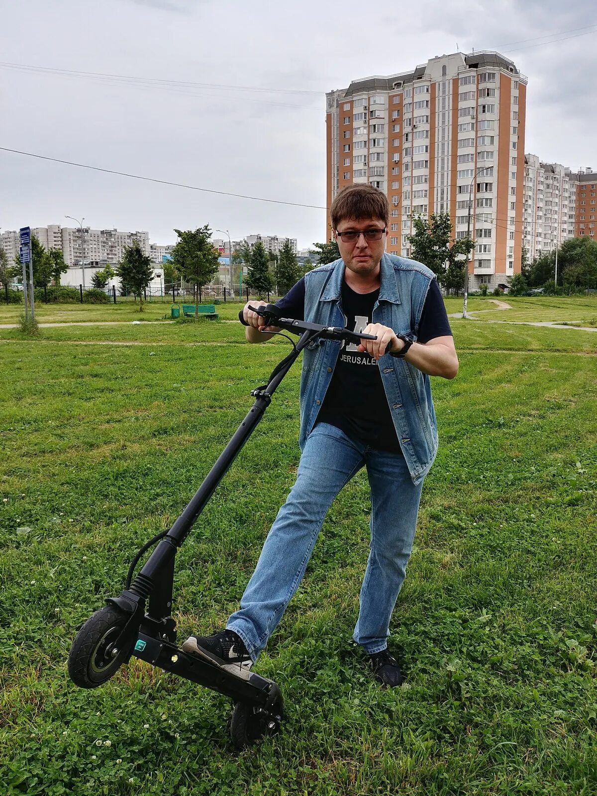 Взять самокат напрокат через приложение. Украл самокат. Колхозный электросамокат. Электросамокат варианты. Самокат Южное Бутово.