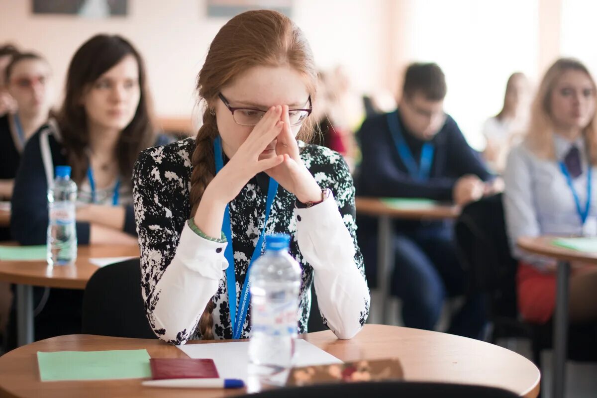 Школьники на Олимпиаде. Олимпиады вузов. Российская школа обществознание