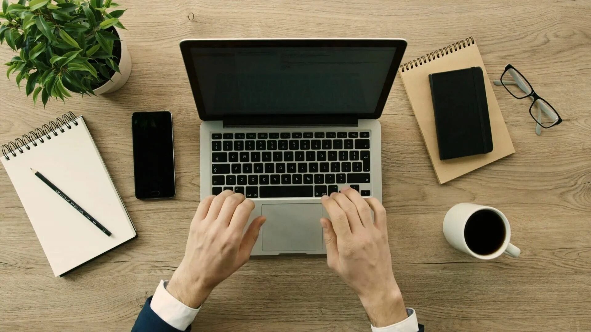 Work 360925. рабочее место с монитором. видеосвязь в интернете. Keyboards for work in an office. работа на планшете.