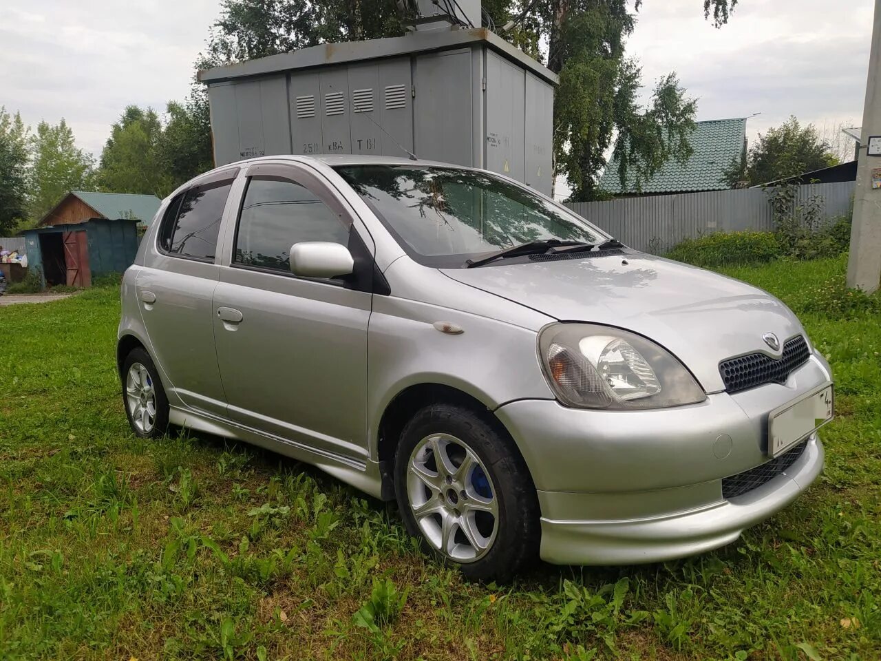 Toyota vitz 1. Toyota vitz 2000. Тойота витц белая 2000. Тойота витц 2000 г. Тойота витц 2000 г.