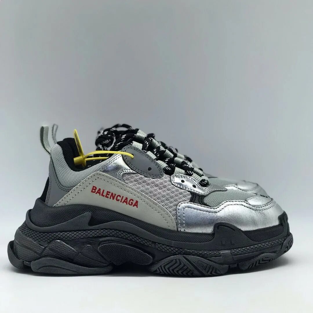 Новые кроссовки баленсиага. Кроссовки Balenciaga Triple s. Баленсиага кроссовки 42. Кроссовки Баленсиага женские Triple s. Кроссы Баленсиага оригинал.