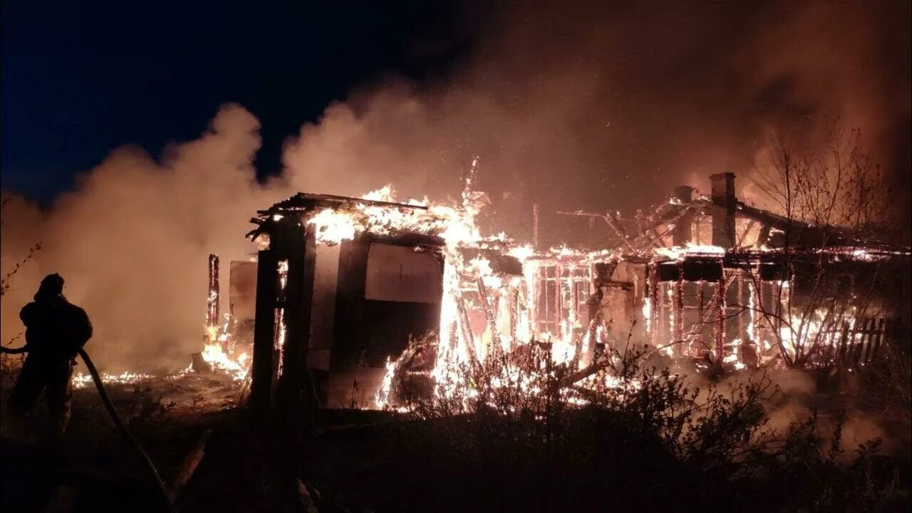Пожар в доме. Пожар. Пожары 2014 г. Бижбуляк 2014 пожар. Пожары 2014 г.