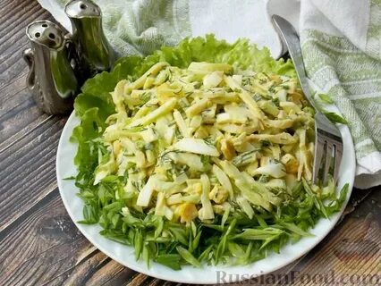 Салат кальмары с яйцом и огурцом кукурузой
