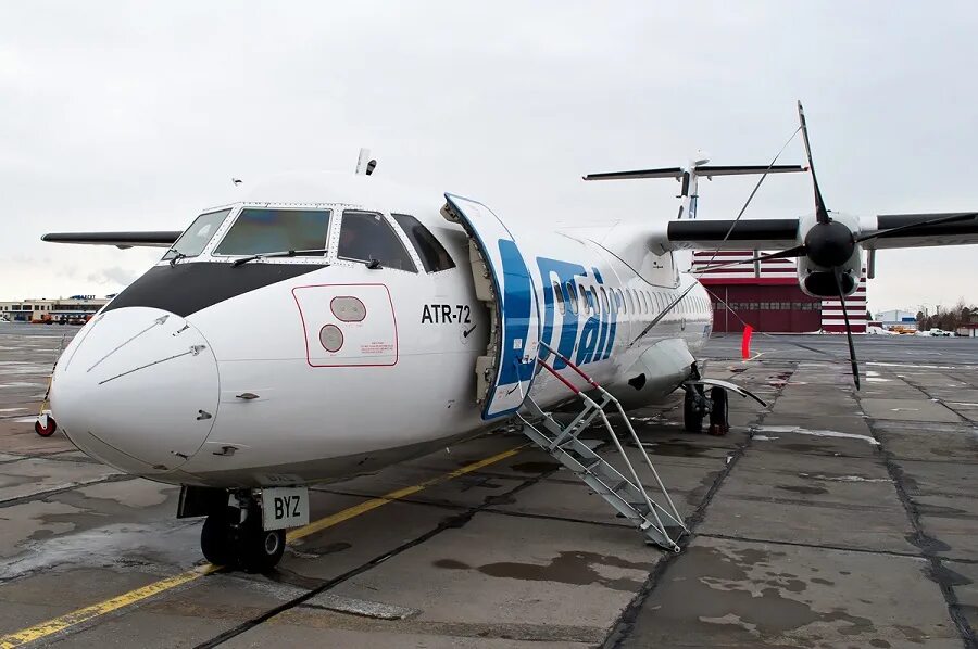 Atr 72 utair. Atr atr 72 самолет. atr 72 ютэйр. atr 72 самолет utair. atr 72 самолет сургут тюмень.