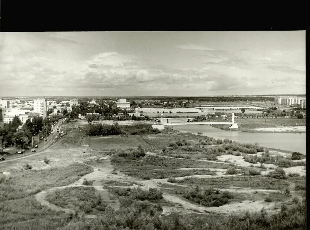 80е сша мода деним. очередь в магазин ссср. платья 80-х годов. 80е годы 20 века. мода в америке в 80-е годы.