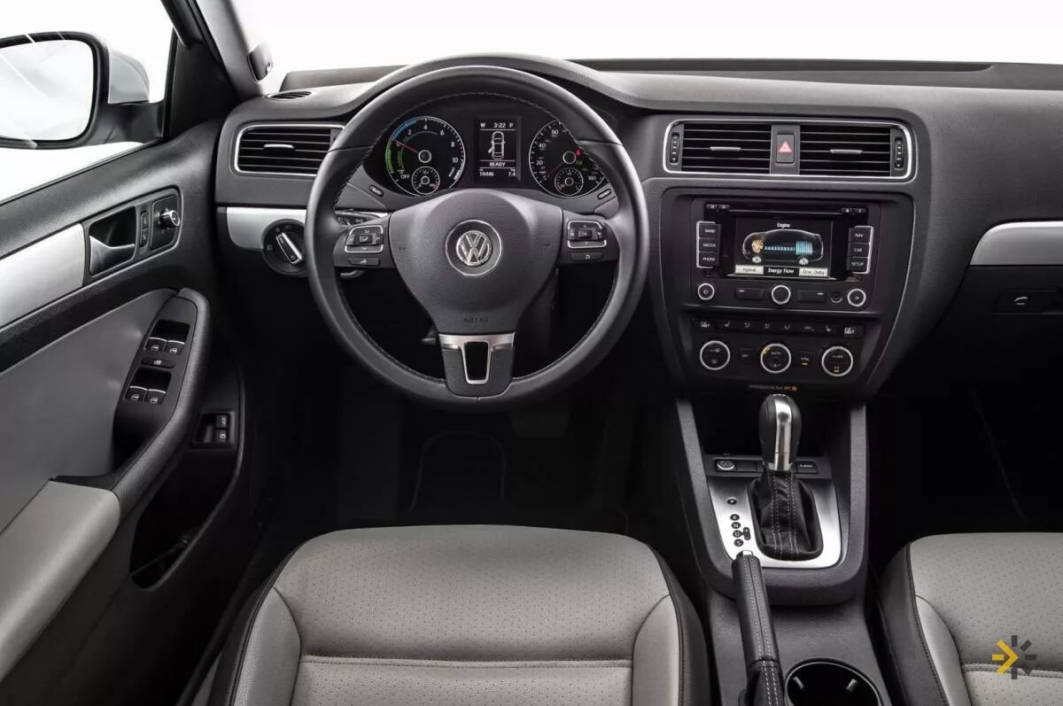 Джетта какая коробка. VW Jetta 2012 Interior. Фольксваген Джетта 6 салон. Volkswagen Jetta 2014 Interior. Volkswagen Jetta 6 салон.
