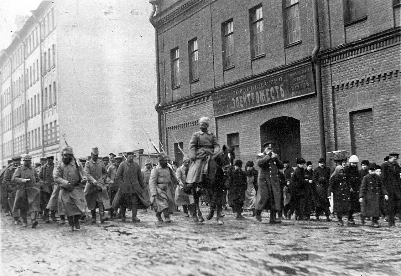 Пленные австрияки 1915 Москва. Петроград 1915 год. Петербург 1916.