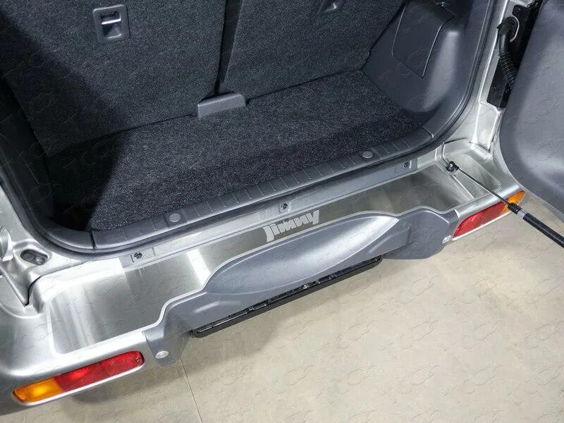 Накладка на бампер сузуки. Накладки на задний бампер suzuki jimny. suzuki jimny накладка на порог. накладка на задний бампер сузуки витара 2019. накладка на бампер suzuki jimny.