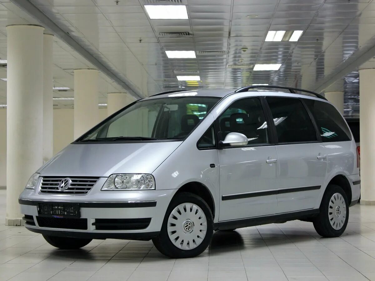 Купить фольксваген шаран тди. Sharan 1.9 TDI. Volkswagen Sharan 1.9 (115 л.с.). Volkswagen Sharan i. Фольксваген Шаран 1995г.