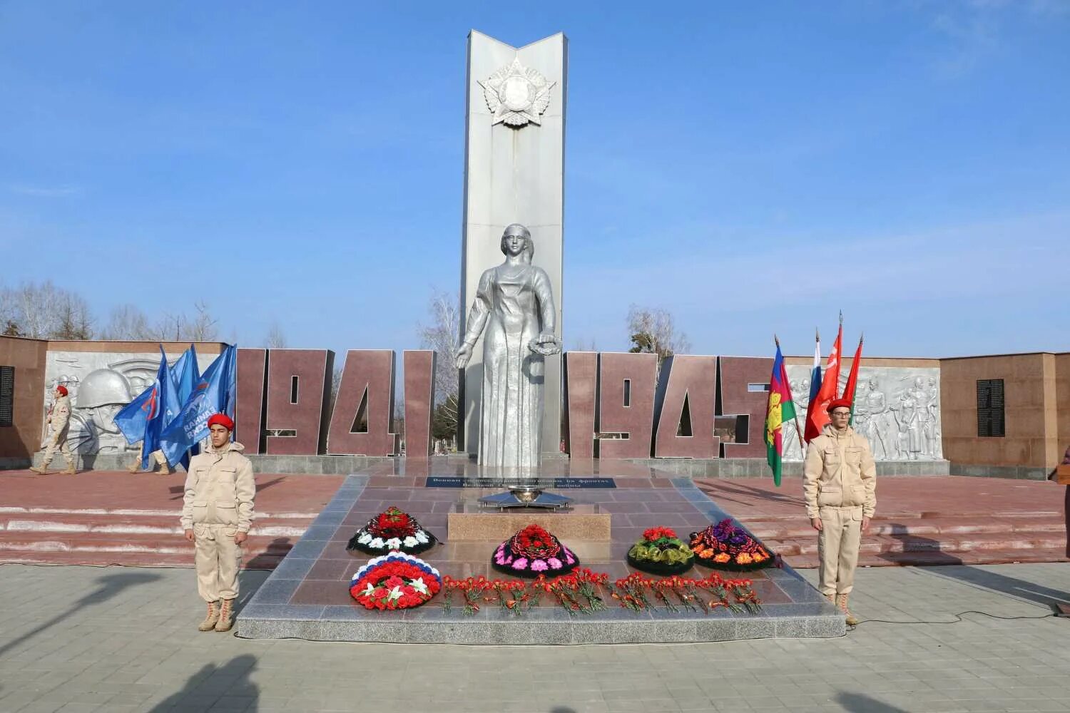 Ловлинская краснодарский край тбилисский район. Станица Ловлинская Краснодарский край. Станица Ловлинская Тбилисского района. Вечный огонь станица Тбилисская. Станица Тбилисская Краснодарский край.