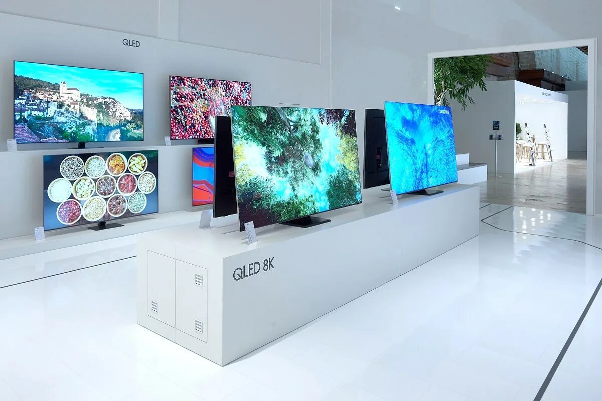 QLED 2018 Samsung. Телевизор самсунг 4к QLED. Samsung QLED 2022 50. Телевизор самсунг QLED 50 дюймов.