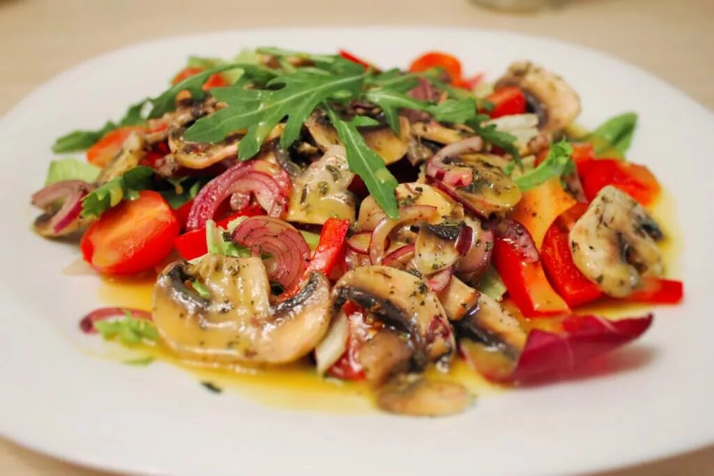 салат с сердцем ольга матвей. салат со свиными грибами. салат со свиными грибами. салат с говядиной и грибами. мясные блюда от ольги матвей на день рождения.