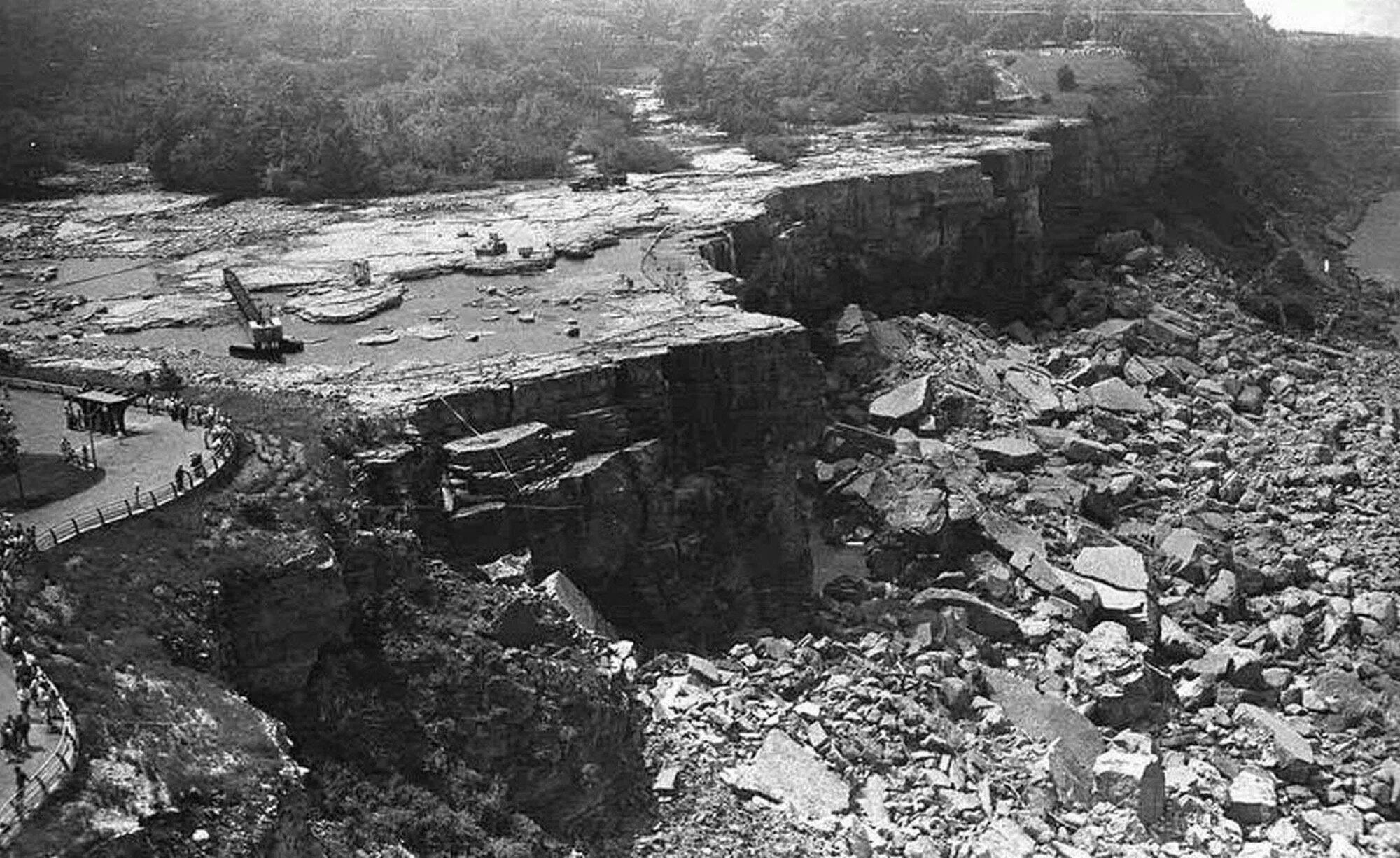 Что произошло в 1969 году. Осушение ниагарского водопада в 1969 году. ниагарский водопад осушили. сухой ниагарский водопад 1969 году. ниагарский водопад без воды 1969.