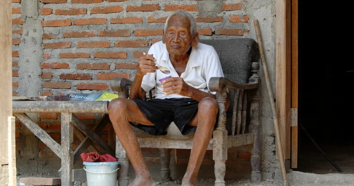 Самый старый человек в мире Мбах. Самый долгожитель на земле. Old human