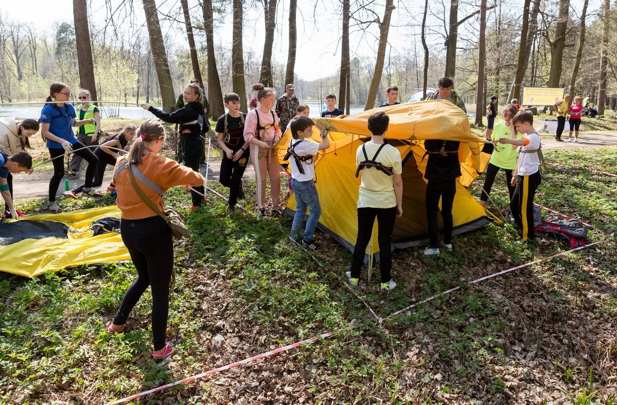 Зарница 9 мая. Зарница соревнования. Зарница полоса препятствий. Зарница школа безопасности. Зарница эстафета.