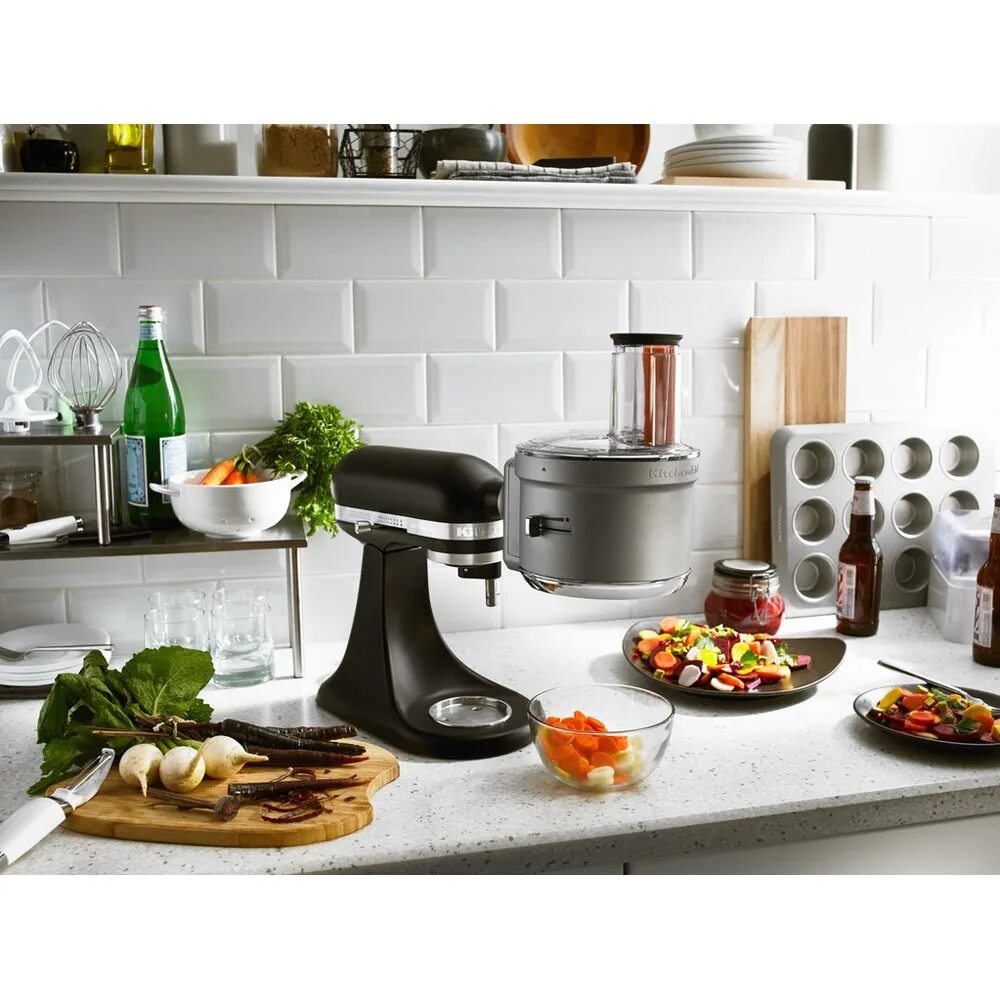 Какая техника необходима на кухне. Миксер kitchenaid 5ksm3311xebm. Кухня с бытовой техникой. Электрические приборы для кухни. Мелкая техника для кухни.