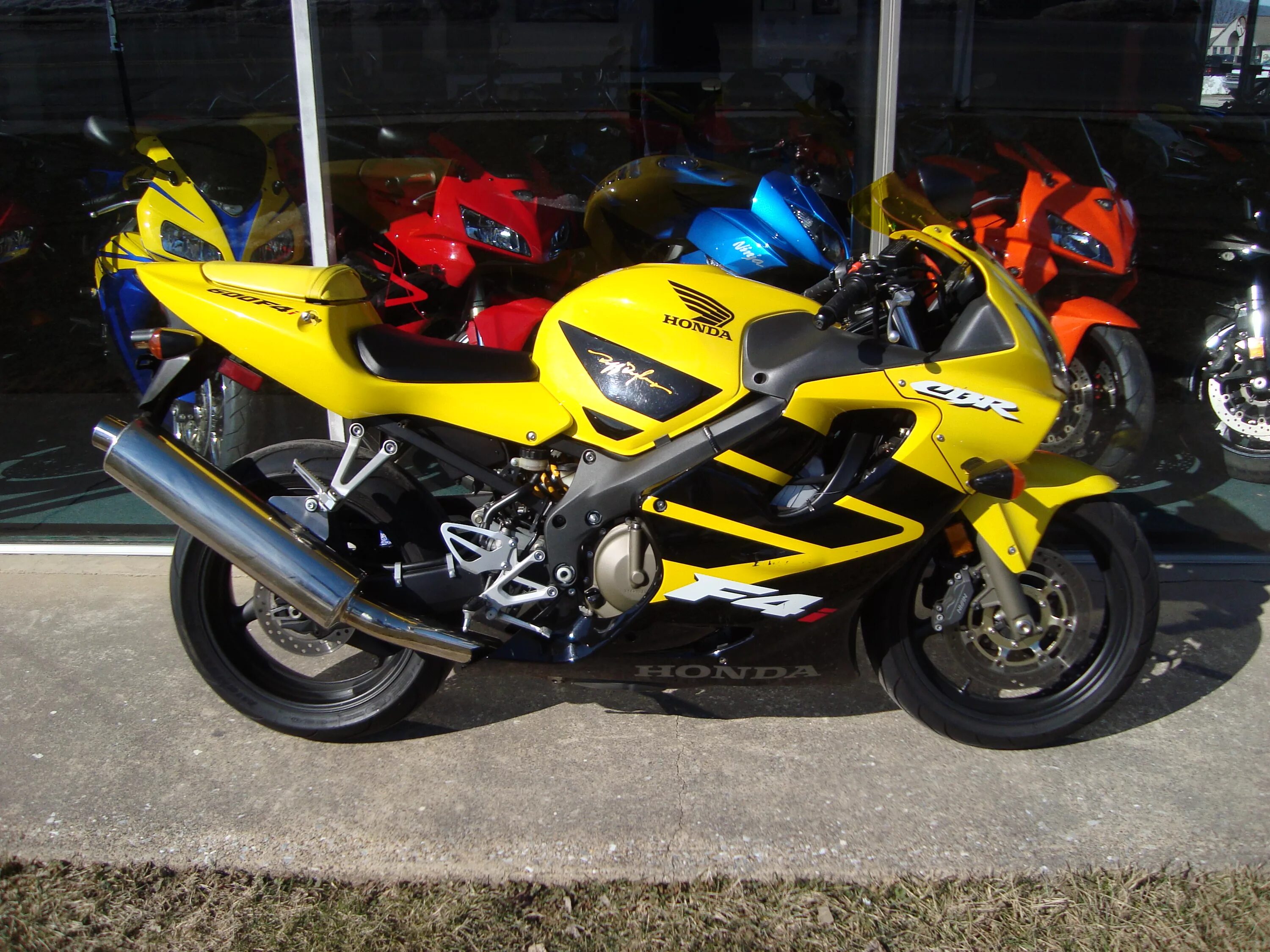 Honda cbr 600 f4i sport. Хонда сбр 600 ф4. Honda f4 600. 600 f4i. Honda f4.