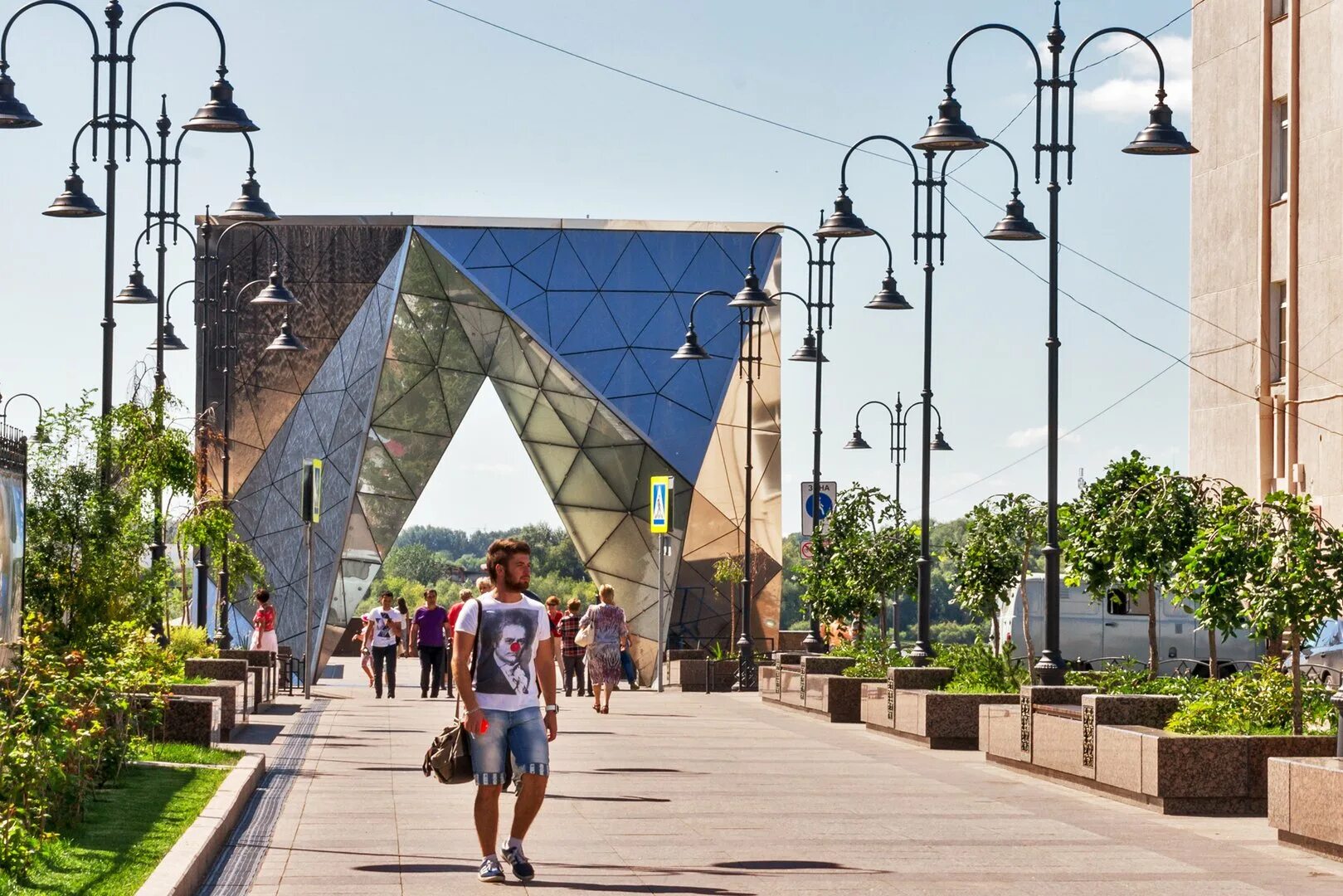 Нескучный сад ленинский проспект. Кострома набережная волги. Парк горького москва 2023 летом. Парк зарядье в москве. Куда сходить погулять в городе.