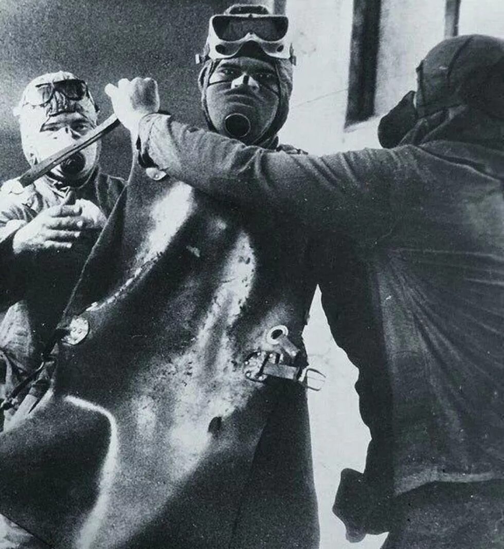 жизнь ликвидаторов. памятник чернобыльцам на поклонной горе в москве. памятники. памятник чернобыльцам. чернобыльцы ликвидаторы травмы.