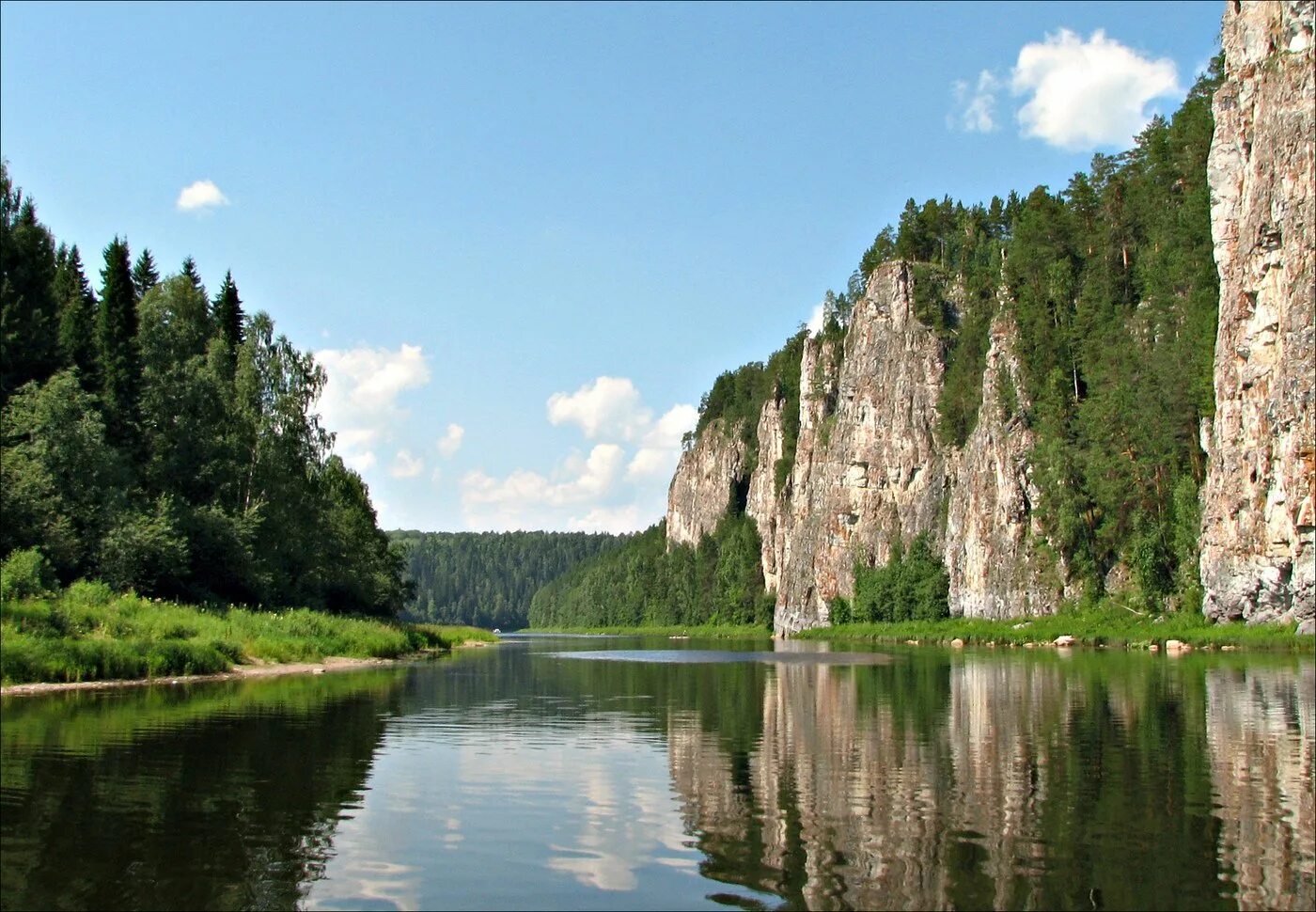 Крупнейшая река южного урала какая. Река Чусовая Пермский край. Природный парк река Чусовая. Река Чусовая Первоуральск. Уральские горы Пермский край Чусовая.