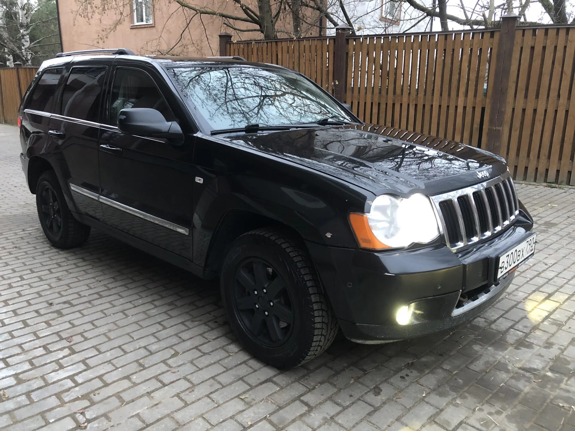 Песня черный джип. Jeep Grand Cherokee 2006 черный. Антихром Jeep Grand Cherokee wk2. Джип Гранд Чероки WK 2008 антихром. Гранд Чероки WL антихром.