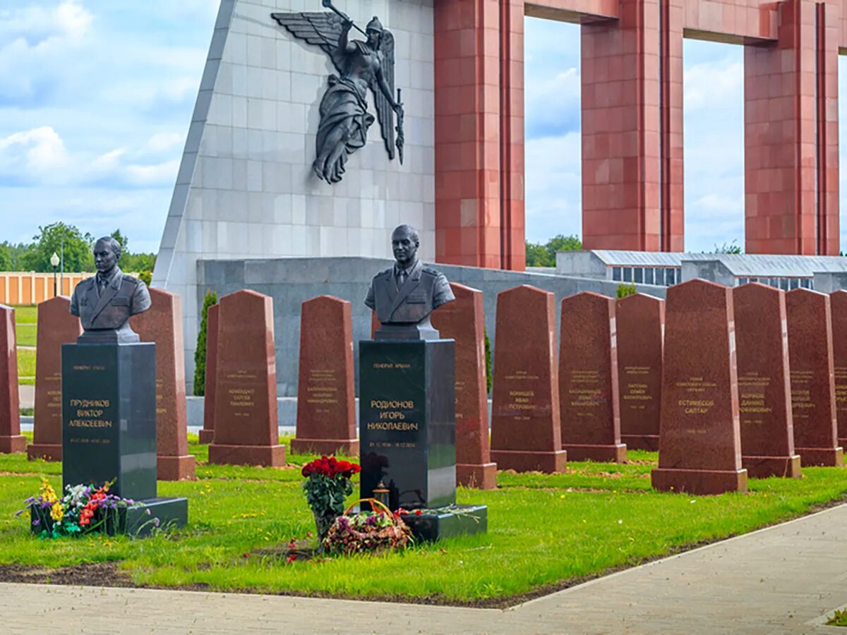 Воинское мемориальное кладбище ярославль. Военное кладбище новое. Братские могилы на преображенском кладбище. Военное кладбище новое. Федеральное военное кладбище в мытищах.