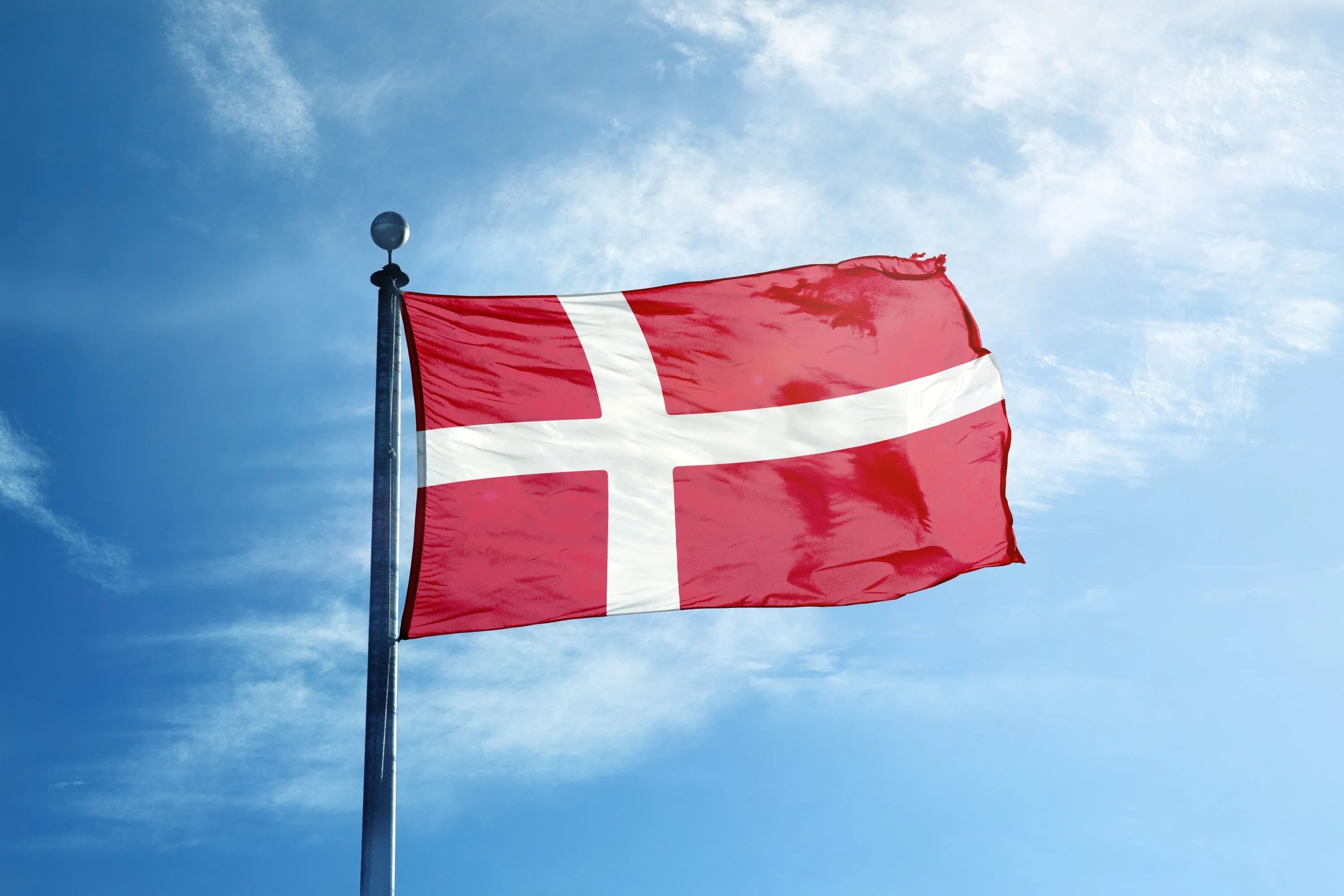 Как выглядит флаг дании. Флаг Дании. Денмарк флаг. Флаг ДПНИ. Даннеброг флаг Дании.