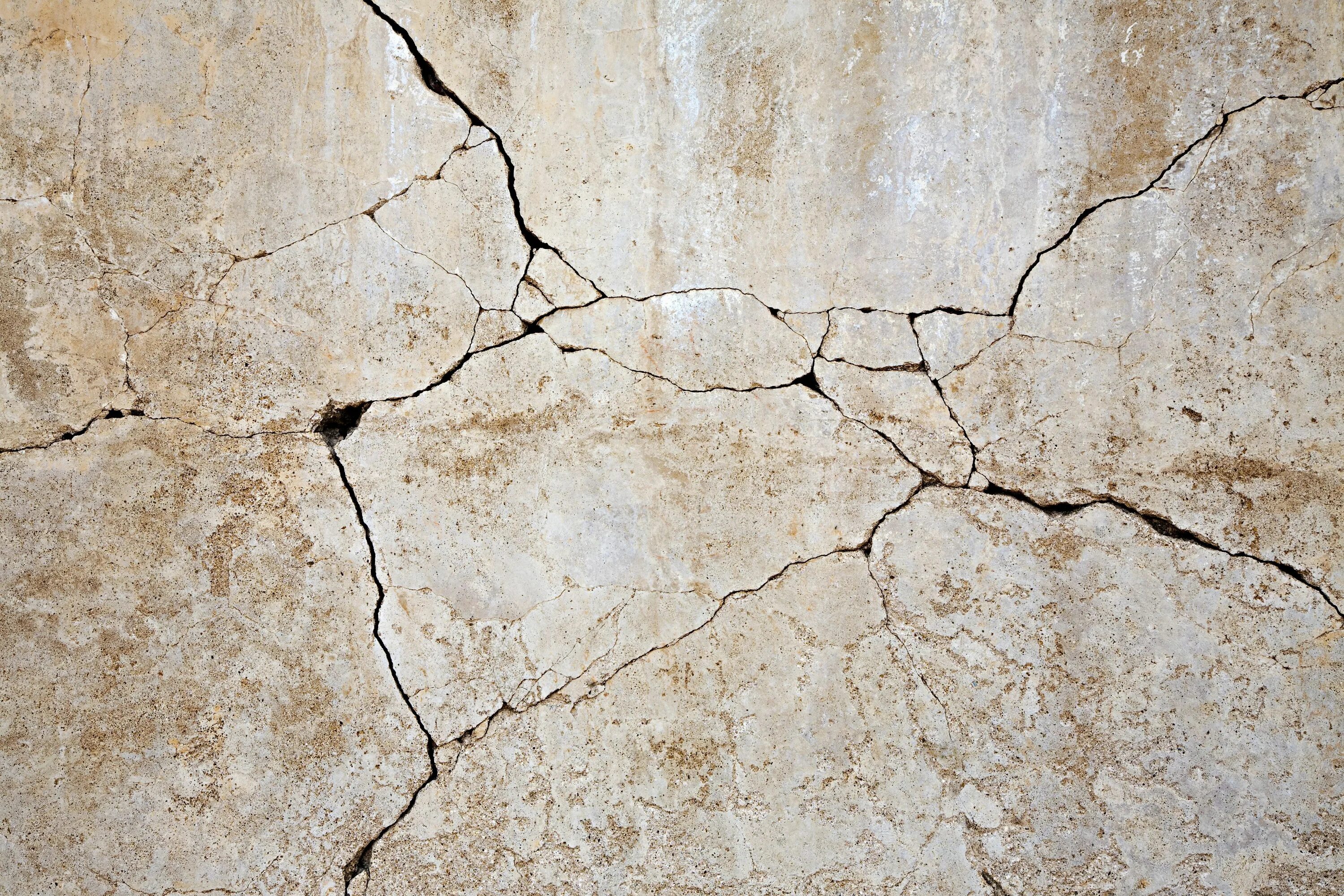 Broken on the floor. Трещина в стене. Текстура трещин. Трещины в бетоне. Бетонная стена с трещинами.