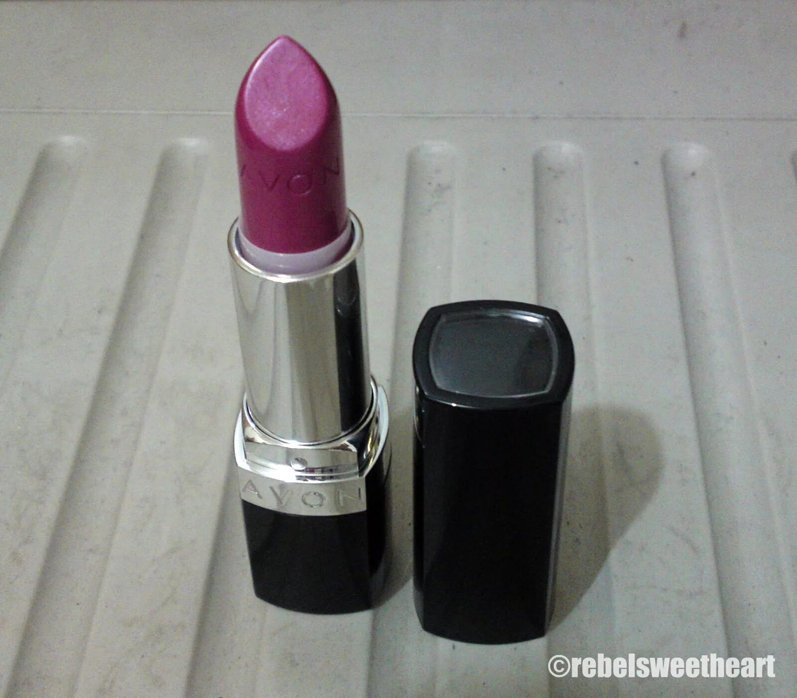 Avon ultra. Dream Fuchsia Avon помада. Эйвон помада ультра Dream Fuchsia. Помада эйвон 65510 кремовая фуксия. Dream Fuchsia помада эйвон.