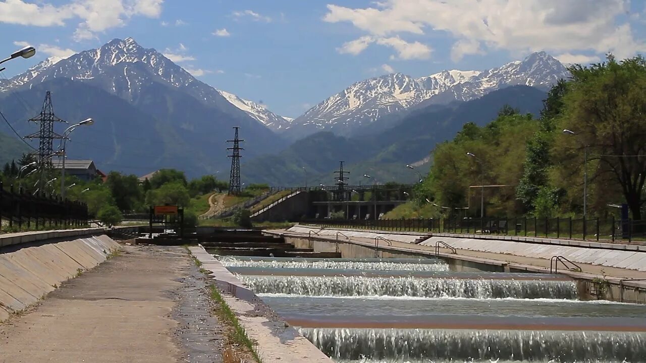Алматинка. Река алматинка. Река малая алматинка. Реке алматинка в алма ате. Речка малая алматинка орбита.