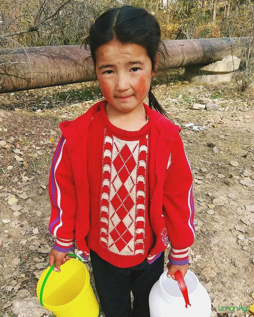 В кыргызстане 9 мужчин. Киргизская девочка маленькая. Маленький кыргыз. Маленький ребенок кыргыз. Девочки маленькие Кыргызстан.