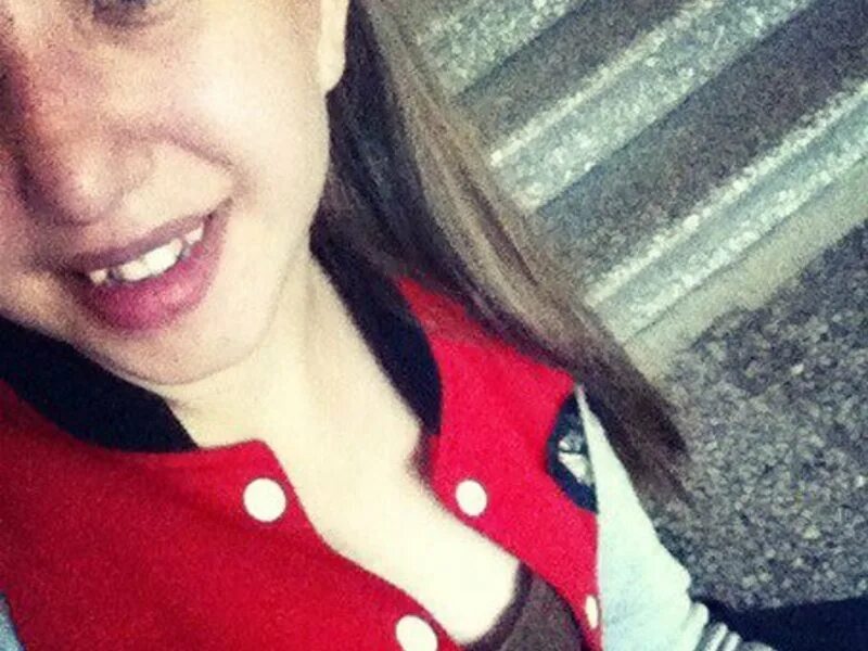 ищу работу 14 лет. ищу работу 14. школьник раздает листовки. трудоустройство подростков. найти работу для подростков.