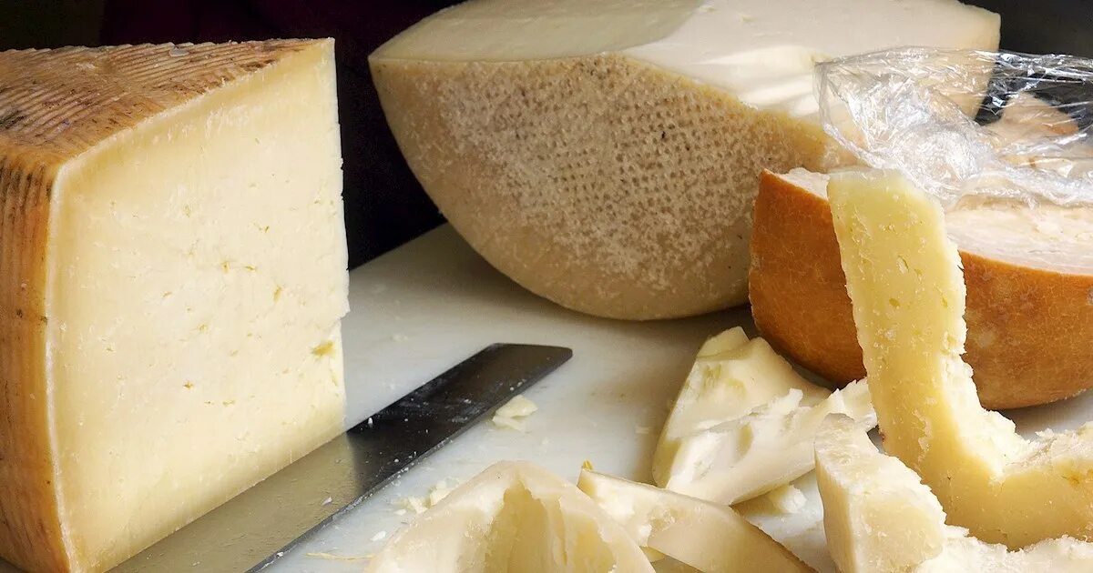 Сычужные сыры. Гауда козий сыр. Сыр с сычужным ферментом. Сычужный козий сыр. Сыр гауда из козьего молока.