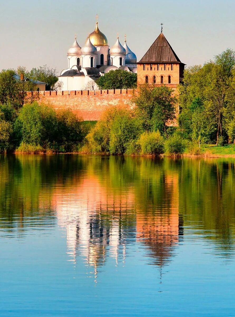 День новгорода в спб. Новгородский Детинец Великий Новгород. Новгородский Кремль Детинец. Новгородский Детинец достопримечательности Великого Новгорода.