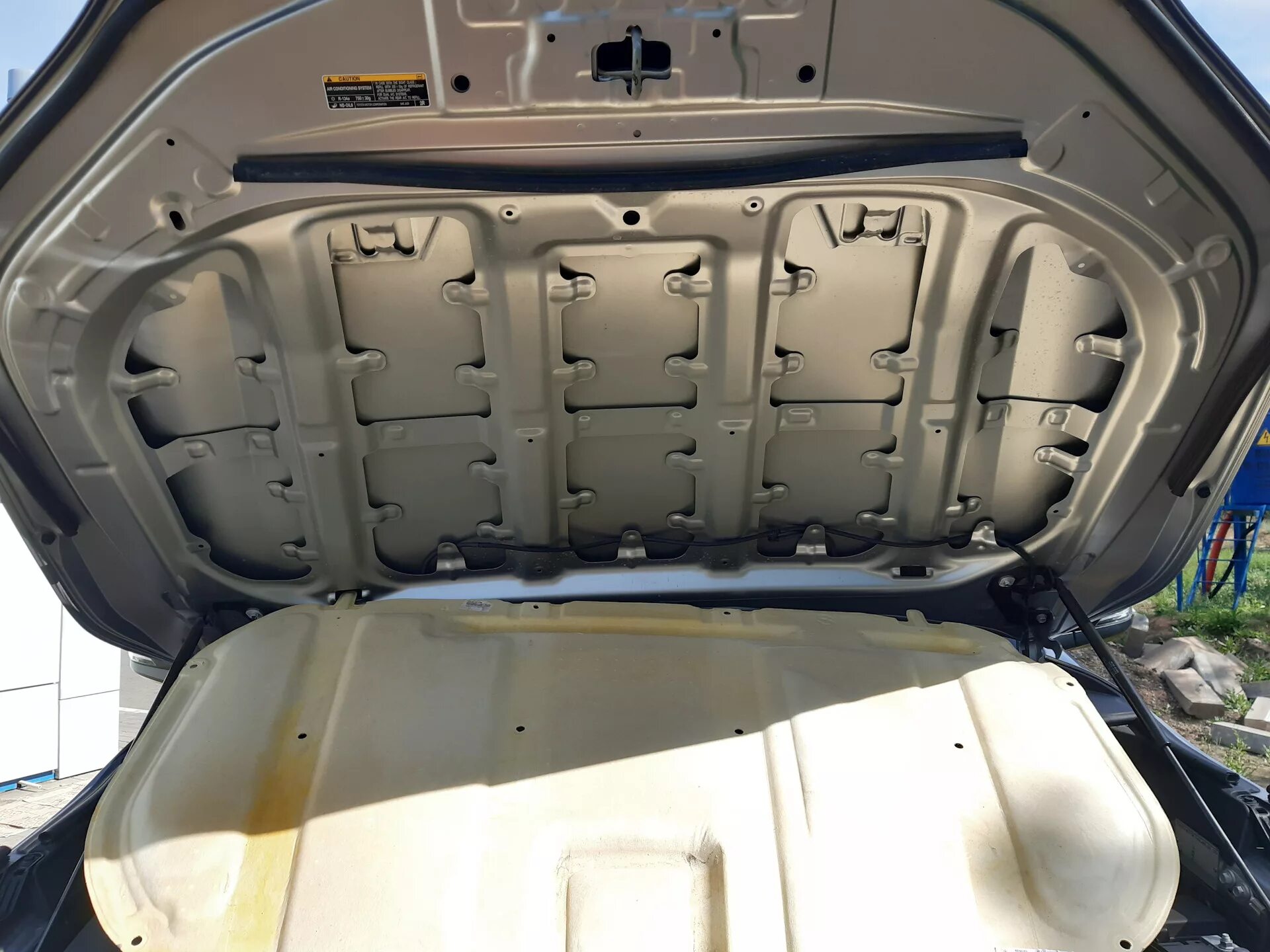 Toyota hilux 2015. Капот тойота фортунер. Капот тойота фортунер. Газовые упоры для toyota fortuner 2021. Запчасти на тойоту фортунер.