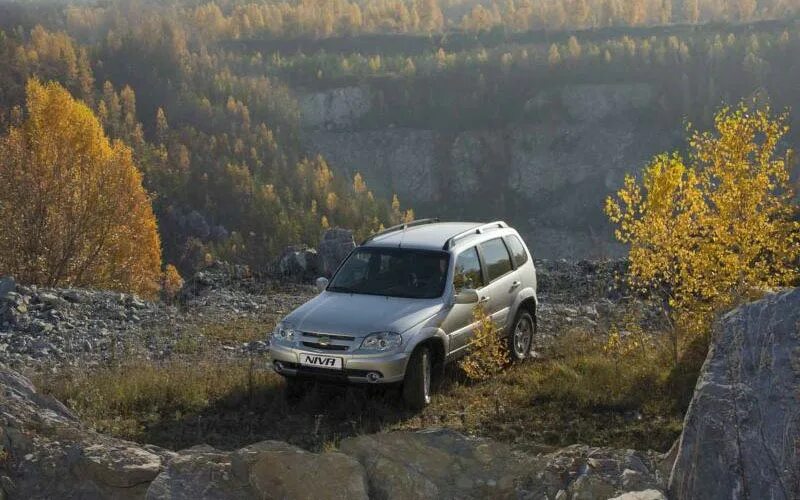 Белорецк нива. Шевроле Нива Млечный путь. Niva Chevrolet Arctic Truck. Нива Шевроле хаки. Шнива в лесу.