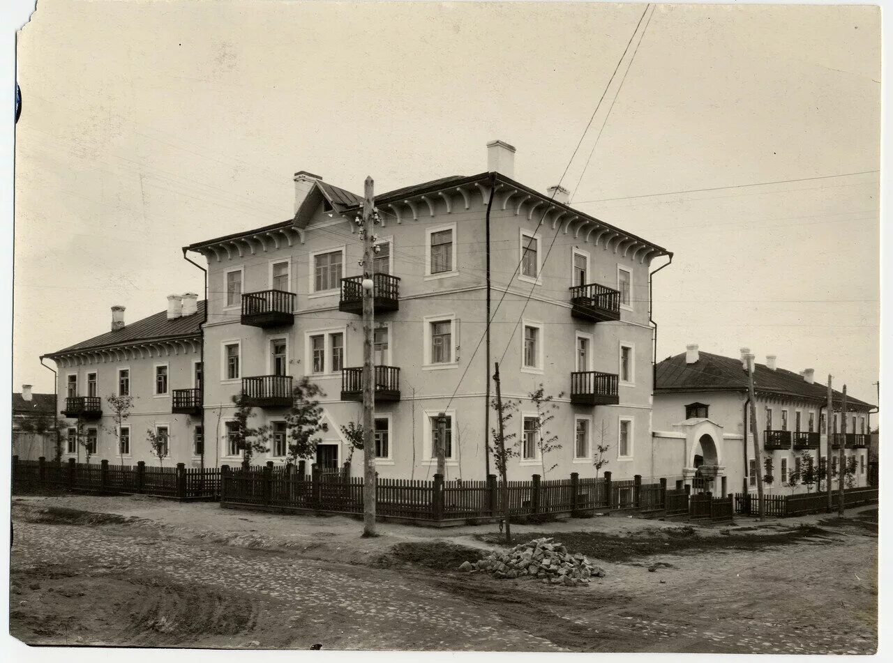 Старый брянск фото. Улица Горького 38 Брянск. Брянск 1950. Ул Горького Брянск. Город Брянск улица Горького.