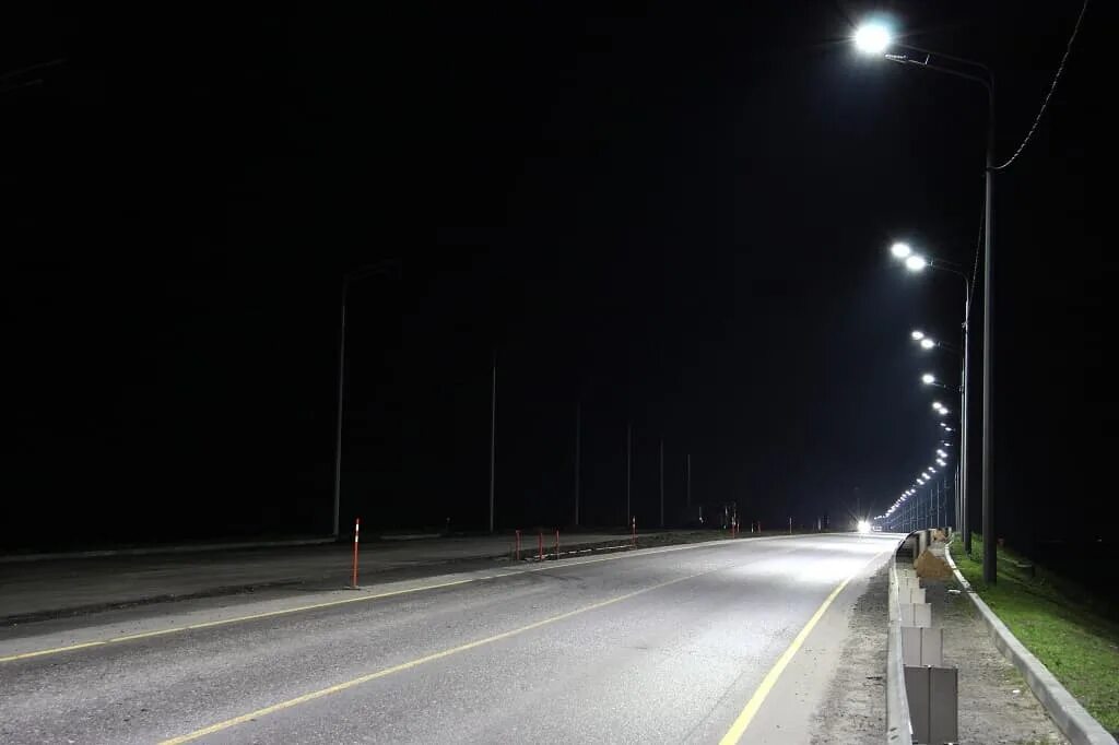 Включи свет дорога. Освещение дороги. Освещение автодорог. Искусственное освещение на дорогах. Светодиодное освещение дорог.