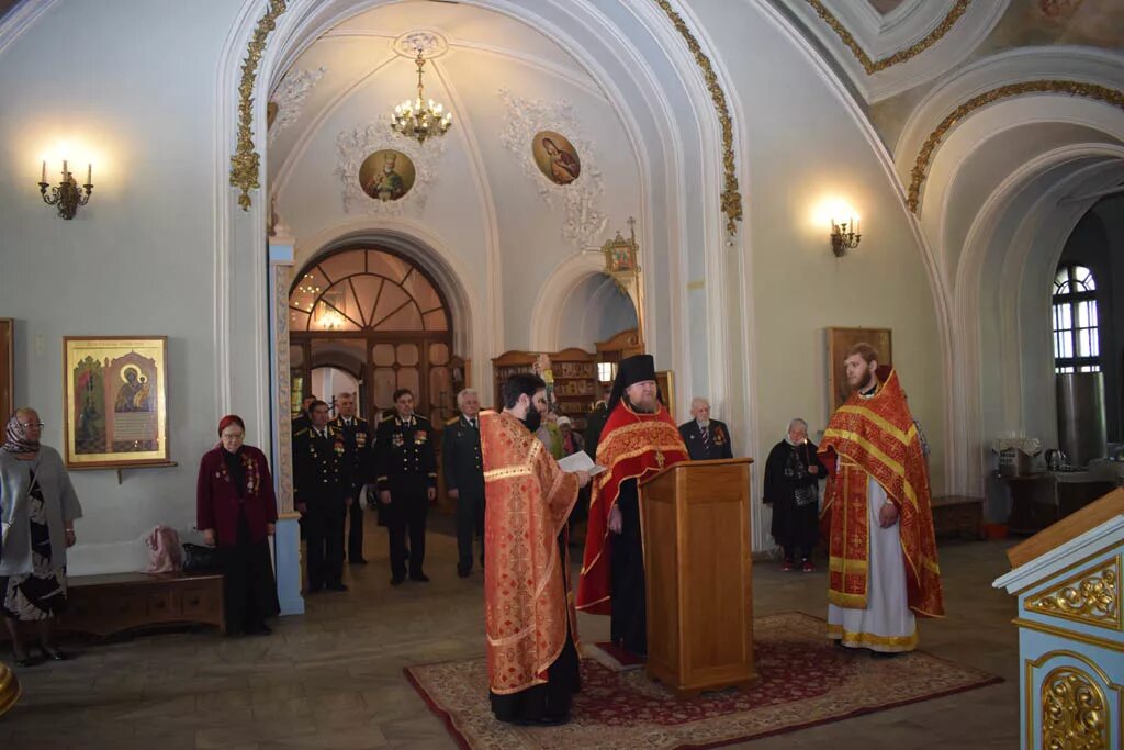 москва. храм петра и павла на новой басманной священники. храм петра и павла на новой басманной расписание. храм петра и павла на новой басманной регент елена. вагон около храма скоропослушницы в моск.